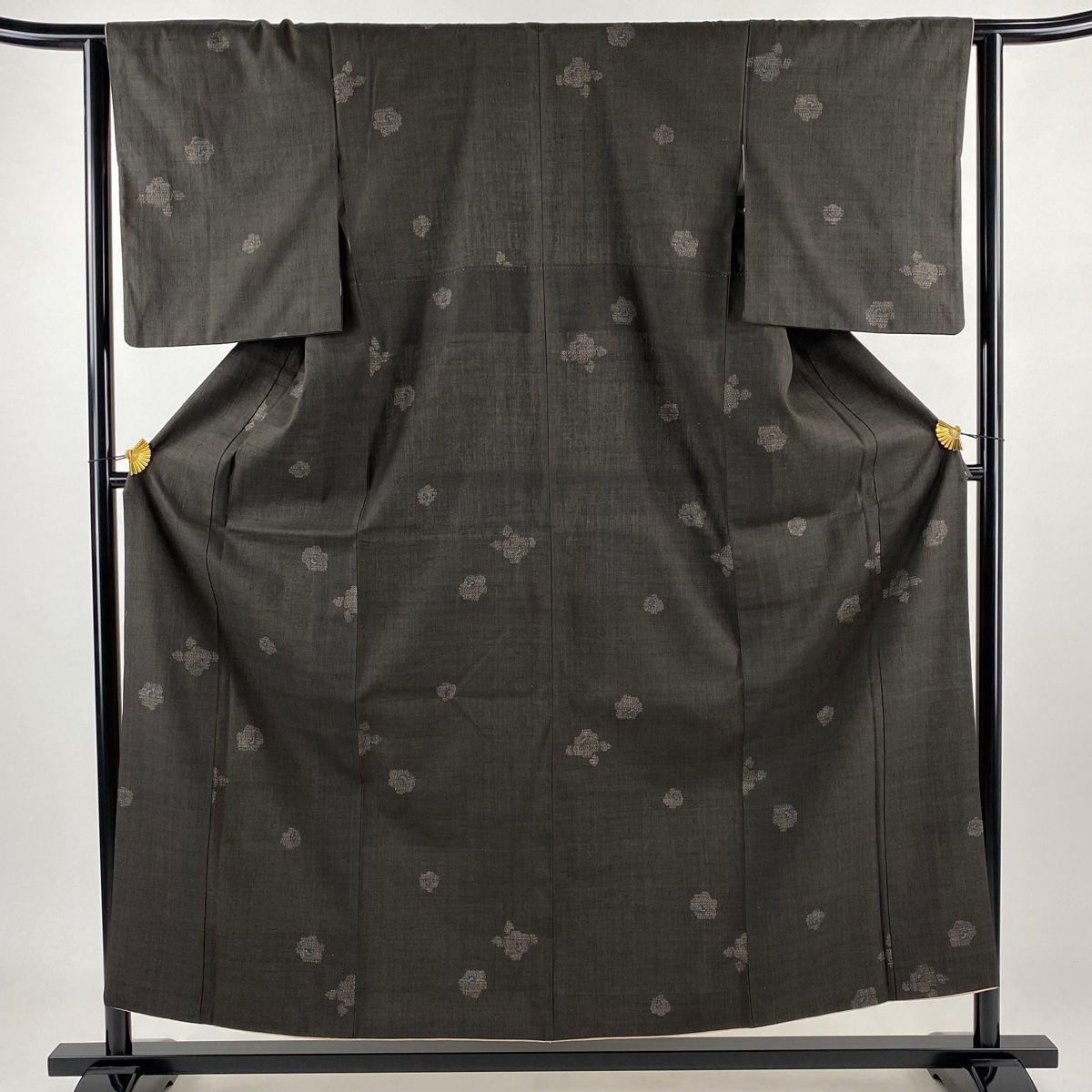 結城紬 身丈156cm 裄丈63cm S 袷 本場結城紬 井上商事 証紙 椿 亀甲絣 焦茶色 正絹