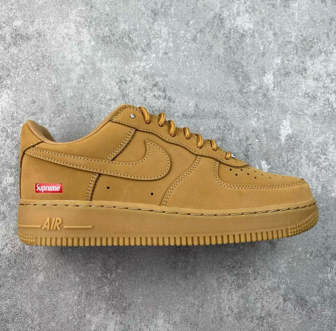 Supreme ×Nike Air Force 1 Low Flax Wheat 箱付