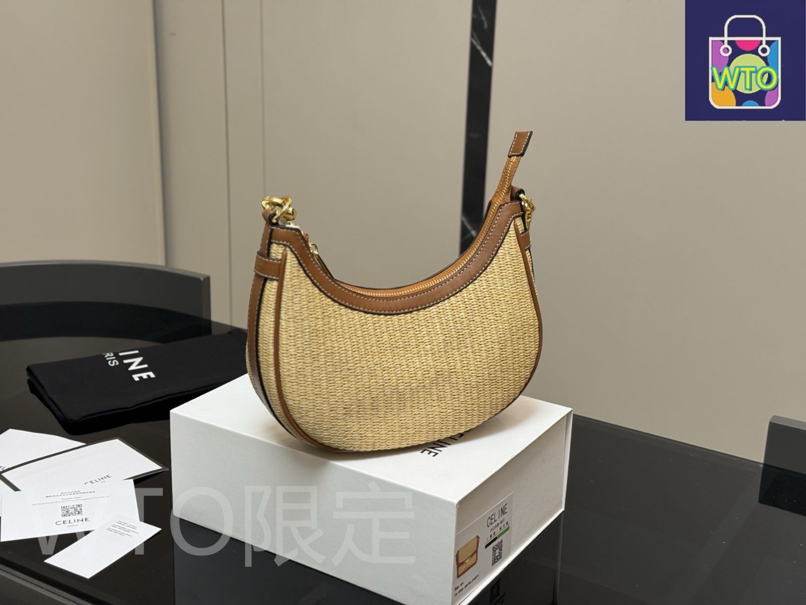 関税＆送料込み【CELINE】大人気アヴァバッグ☆入手困難モデル ミディアム AVA（アヴァ） トリオンフ バッグ / スムースカーフ