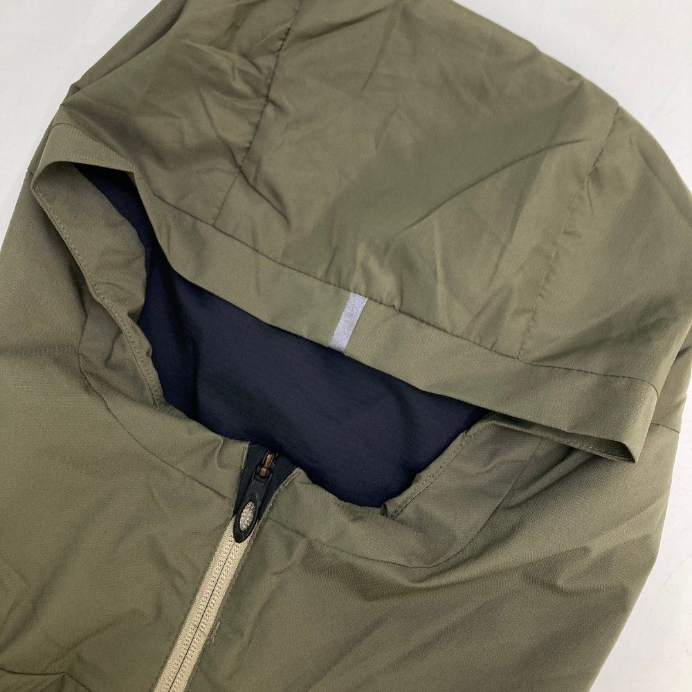サイズ：XL OAKLEY オークリー FOA406887 ジップジャケット  カーキ系 [240101460586] ゴルフウェア メンズ ストスト サイズ：XL OAKLEY オークリー FOA406887 ジップジャケット