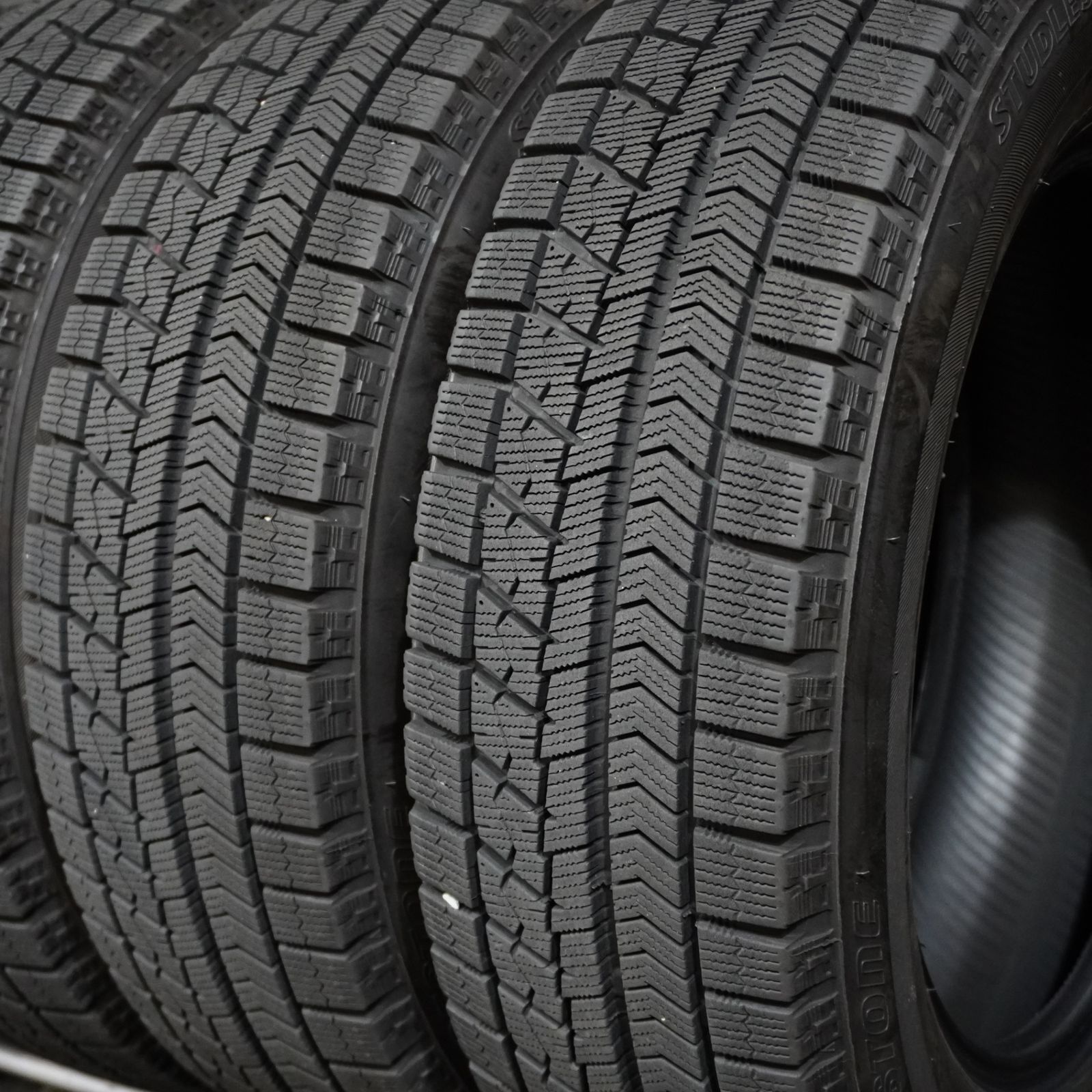 売切 バリ山 ブリヂストン BLIZZAK VRX 175 65R15 4本 スタッドレス アクア ヴィッツ フィット キューブ スイフト等