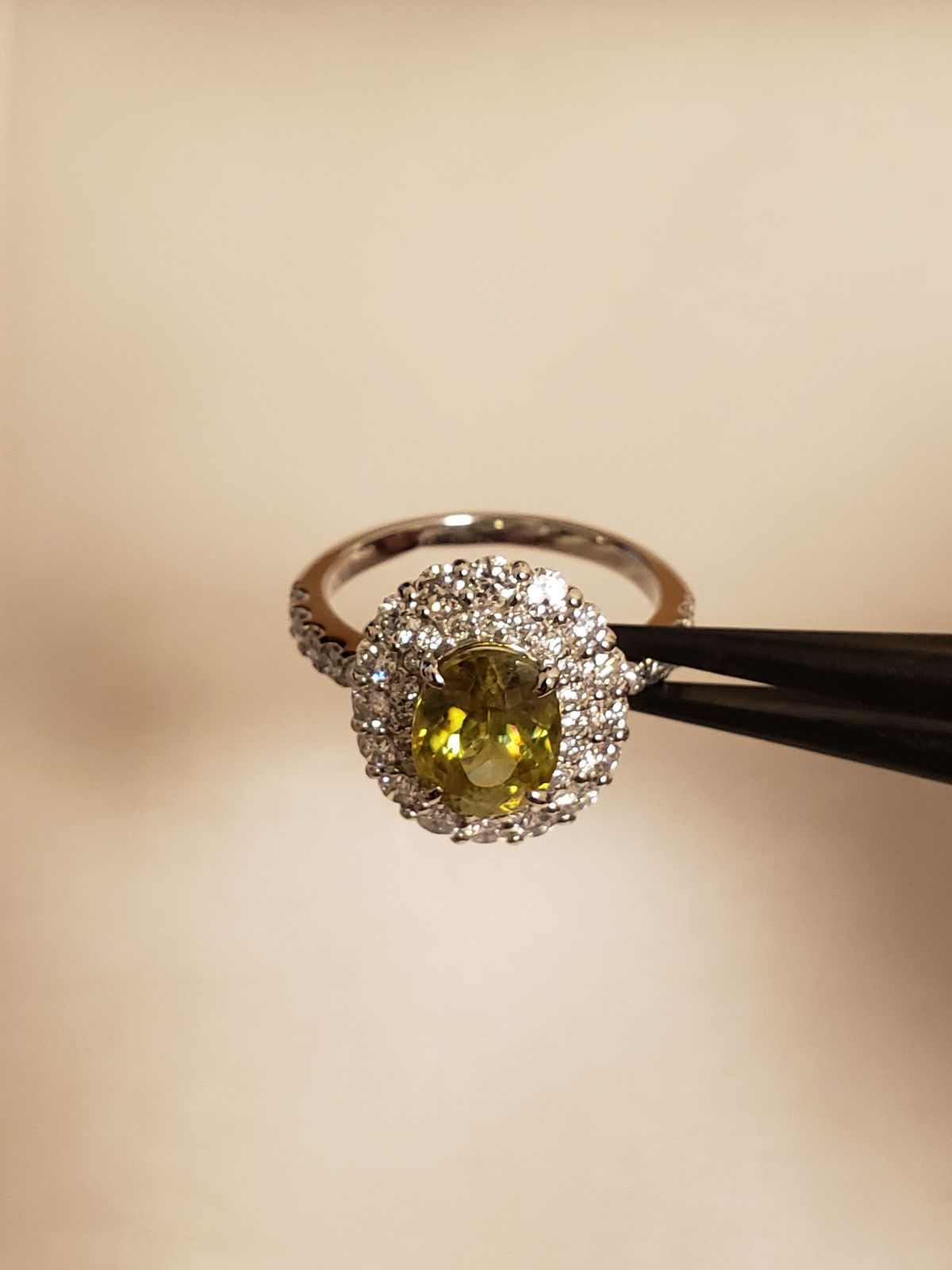 天然黄緑トルマリン　取り巻きリング　ダイヤモンド クリスマスプレゼント　指輪