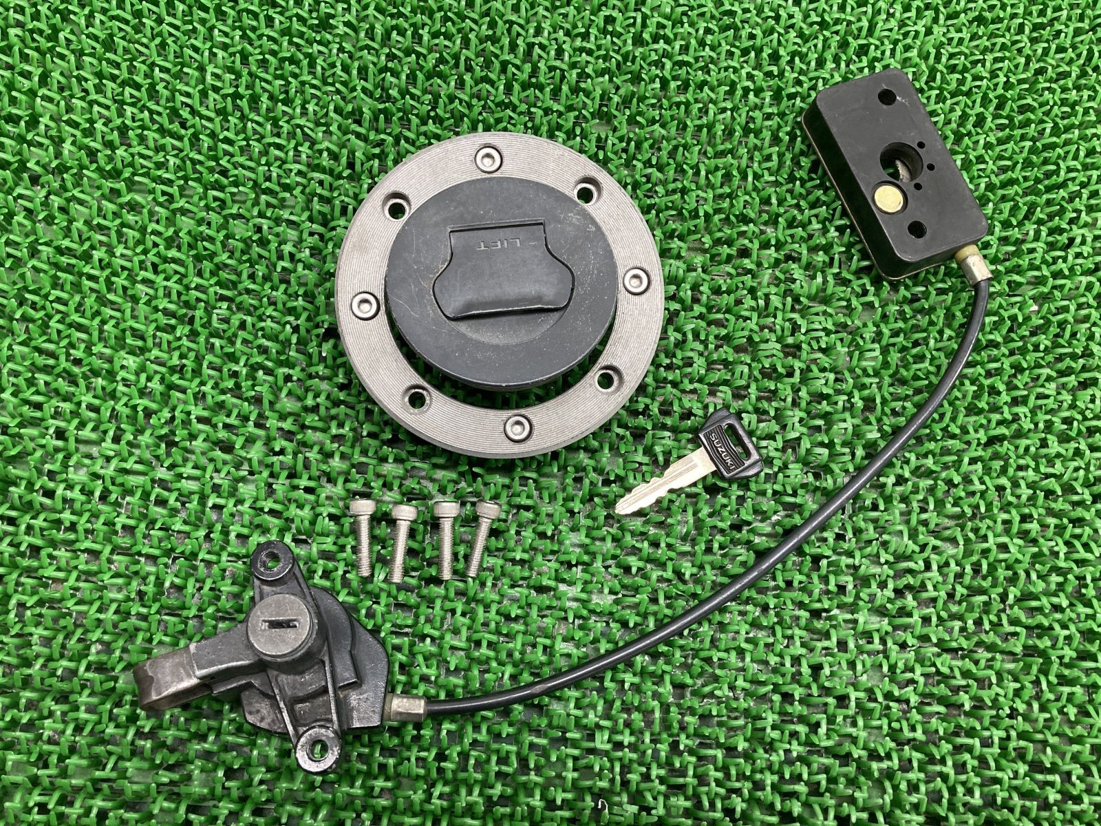 バンディット400 タンクキャップ スズキ 純正 中古 GK75A