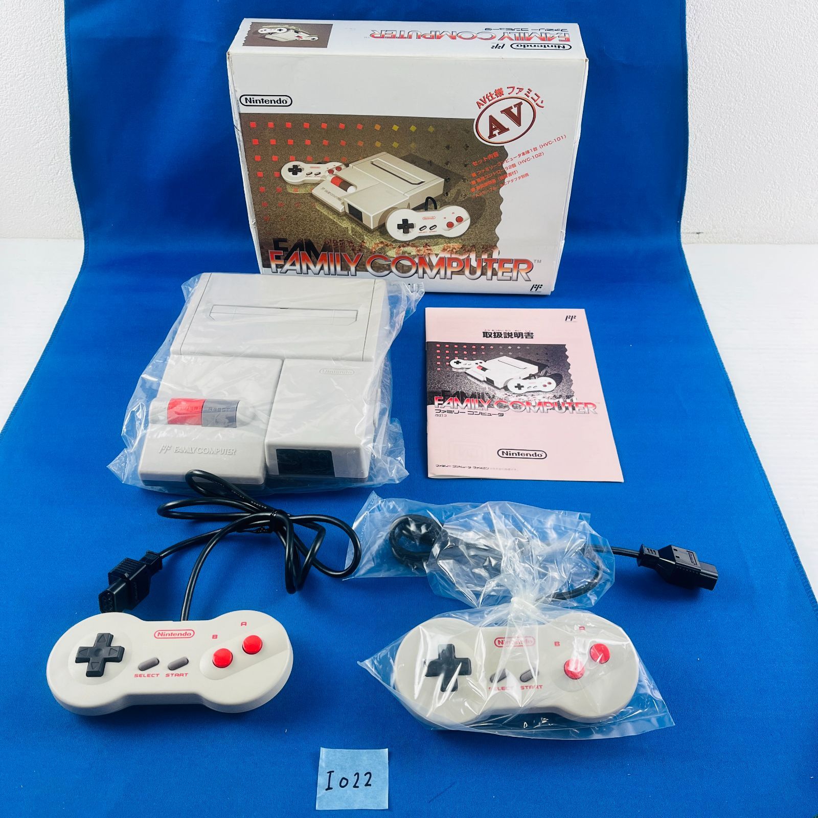 I022 ファミリーコンピュータ Family Computer FC AV仕様 任天堂 ニンテンドー Nintendo 本体 HVC-101 コントローラ 2個 HVC-102 箱あり 据置型ゲーム機 家庭用ゲーム機 第3世代