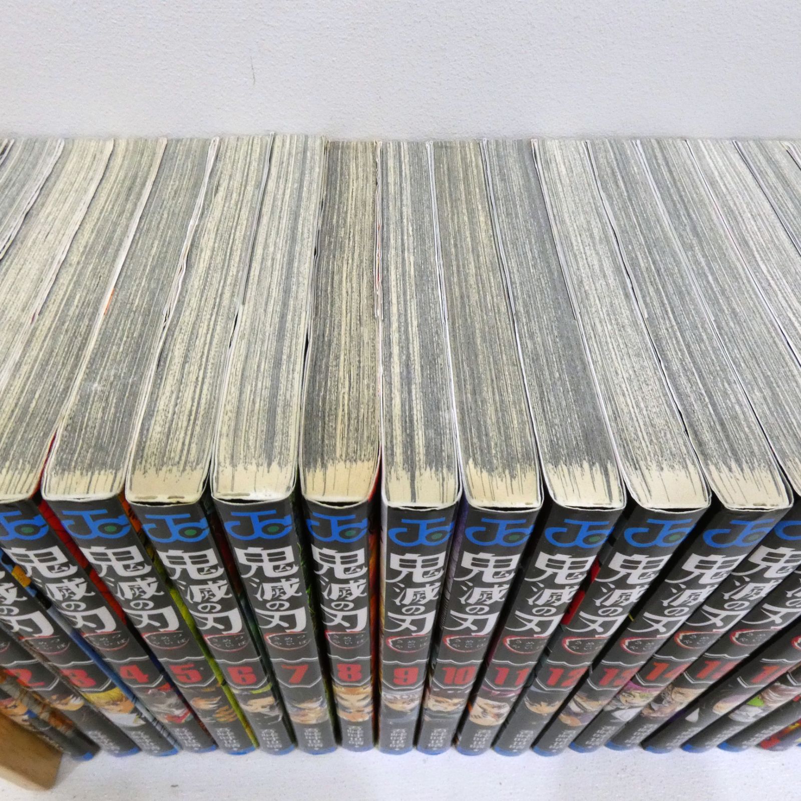 小牧店】鬼滅の刃 全23巻+「鬼滅の刃 外伝」+「鬼滅の刃 公式