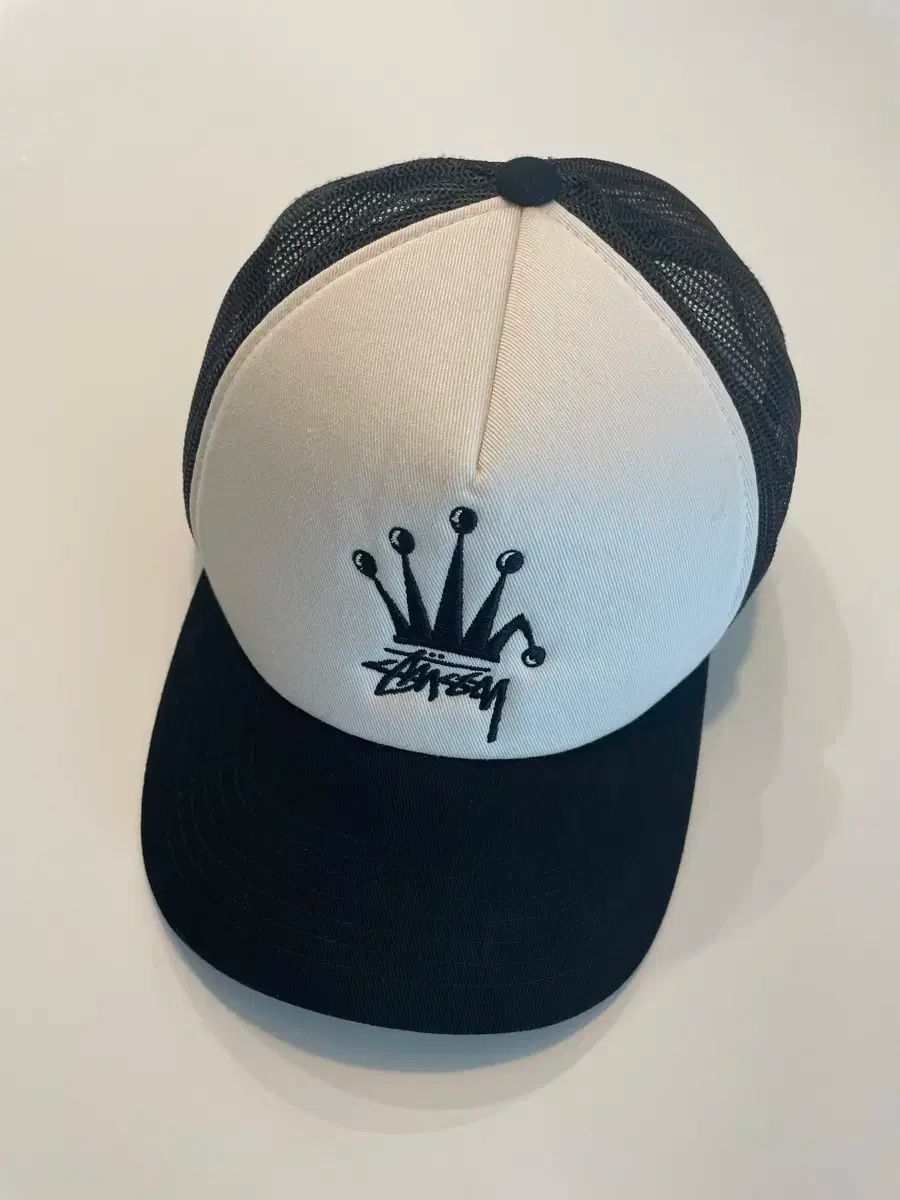STUSSY ステューシー クラウン ストック トラッカー キャップ ブラック