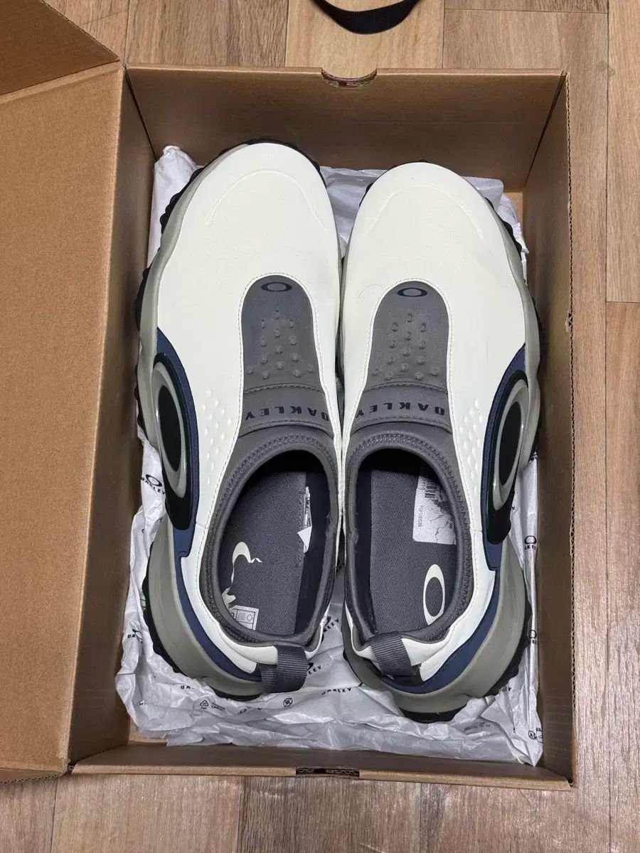 OAKLEY EDGE ICON オークリーエッジアイコン cream/navy OAKLEY EDGE ICON オークリーエッジアイコン cream/navy OAKLEY EDGE