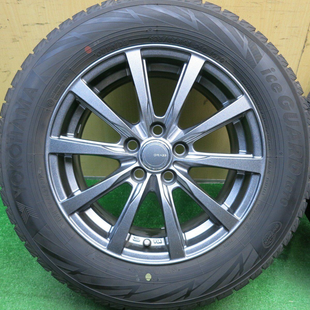 バリ溝！21年！キレイ！8.5分プリウス 等 195/65R15 スタッドレス 