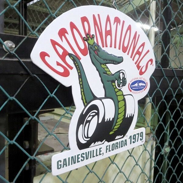 NHRA ゲーターナショナルズ ダイカット エンボス ブリキ看板 アメリカン雑貨