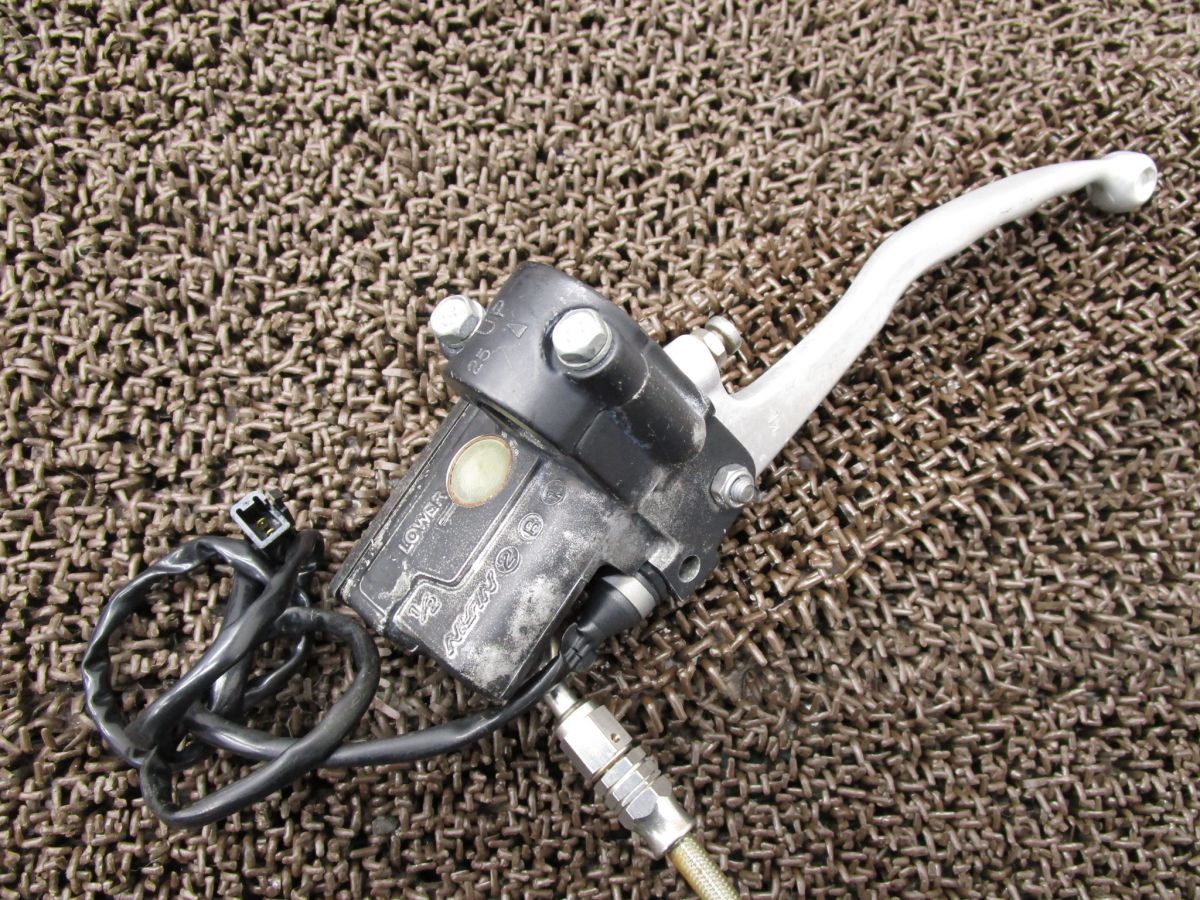 フロントキャリパー