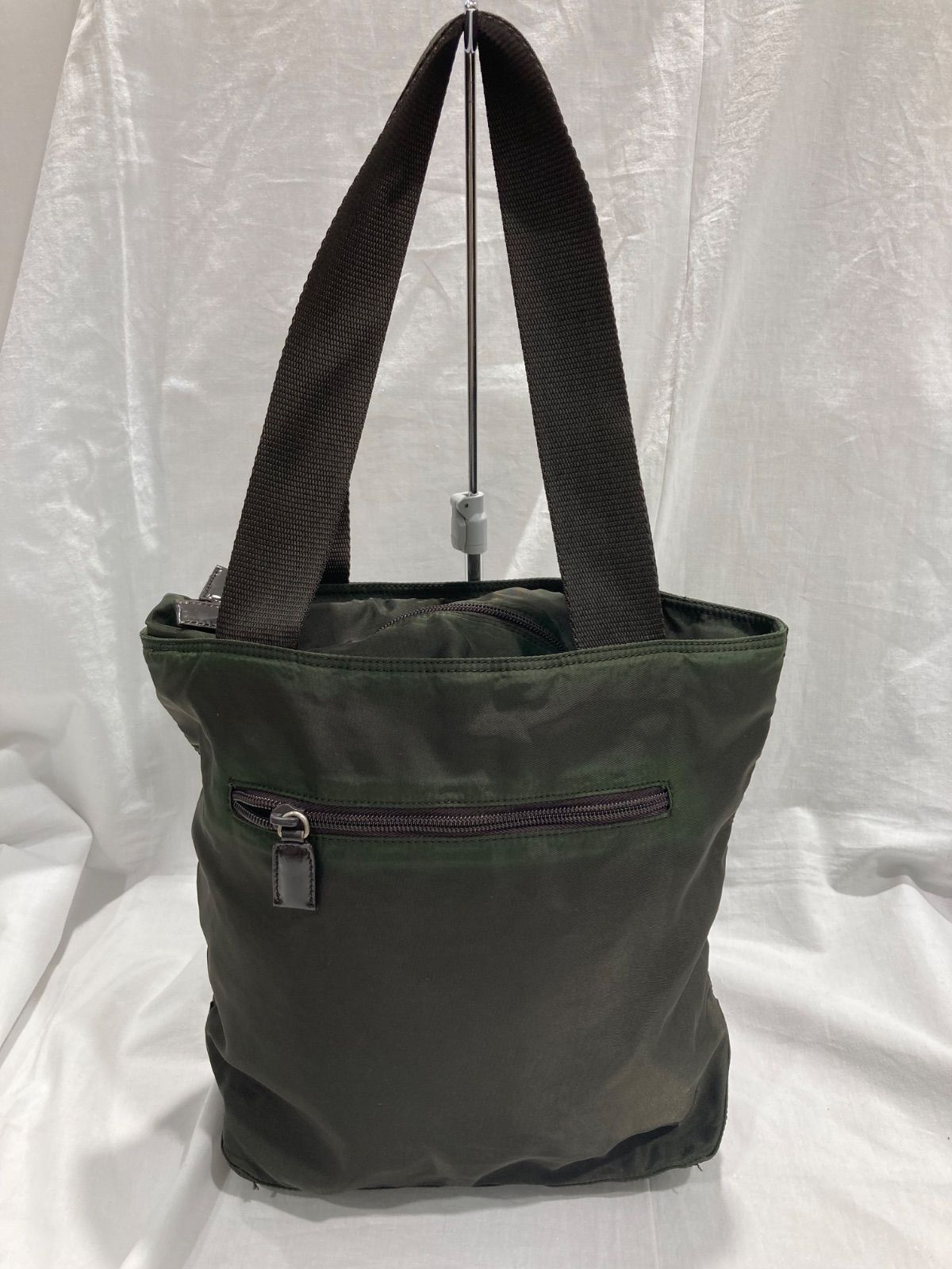 PRADA プラダ　トートバッグ　肩掛けバッグ　ナイロントート　三角ロゴ　カーキ PRADA プラダ トートバッグ ナイロン カーキ 三角ロゴ A4収納