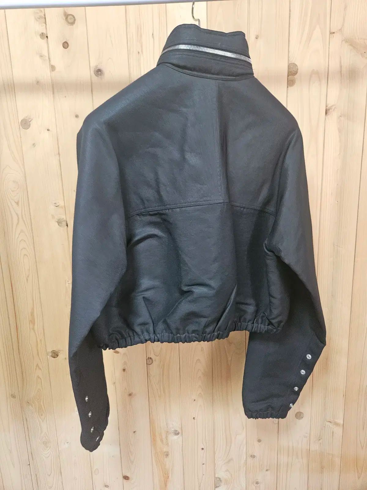 【RICK OWENS】リックオウエンス クロップド丈 レザージャケット Rick Owensのブラック フライト レザージャケットがセール中