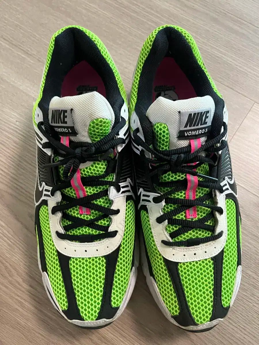 290 NIKE(ナイキ) ズーム ボメロ 5 電気 グリーン 黒