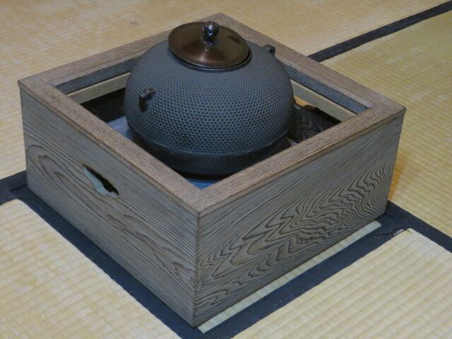 六月◆特売品 焼桐置炉と 1 000W IHヒーターと あじろ鉄平丸霰炉釜 税込