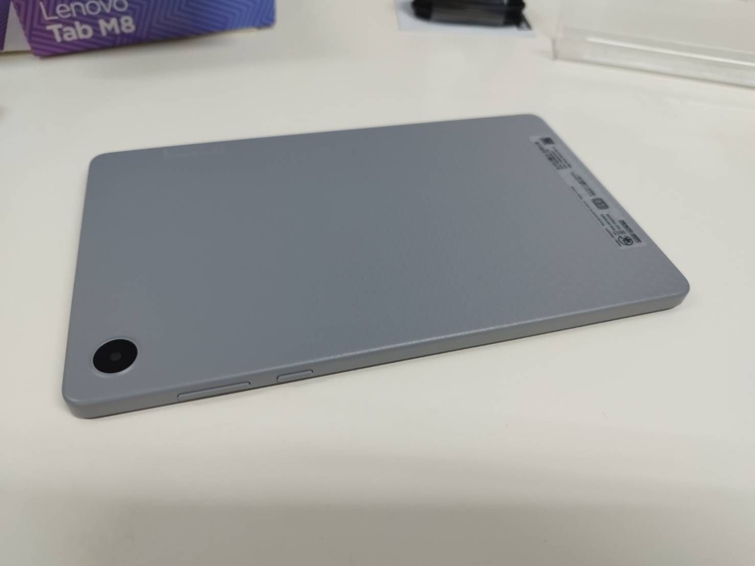 美品】Lenovo Tab M8 4th Gen/32GB/TB300FU/タブレット/Android