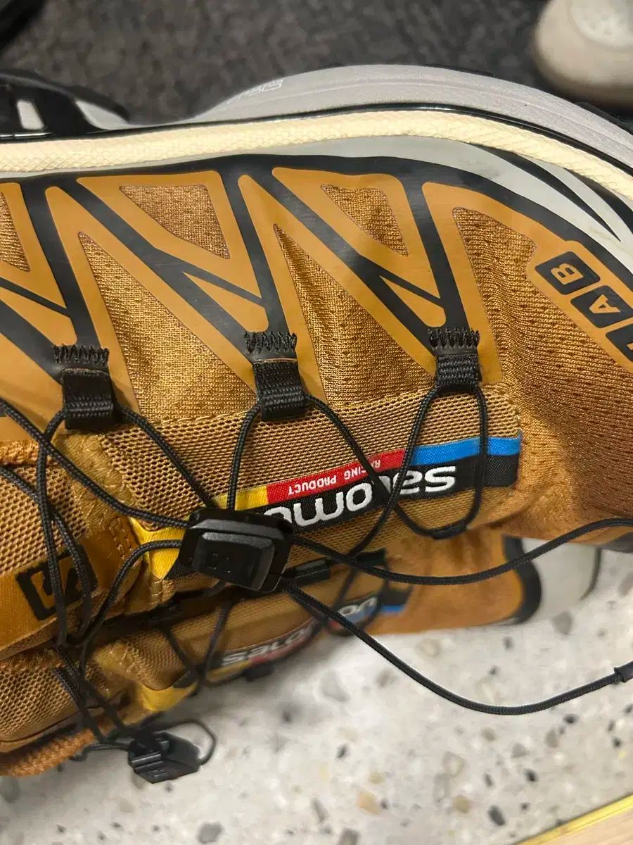 SALOMON サロモン