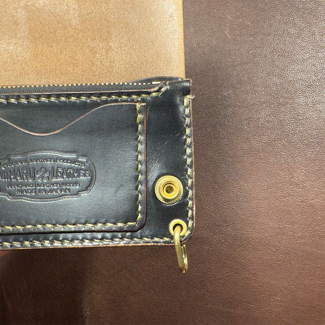 クロムエクセルレザー ブラック茶芯｜ミドルトラッカーウォレット