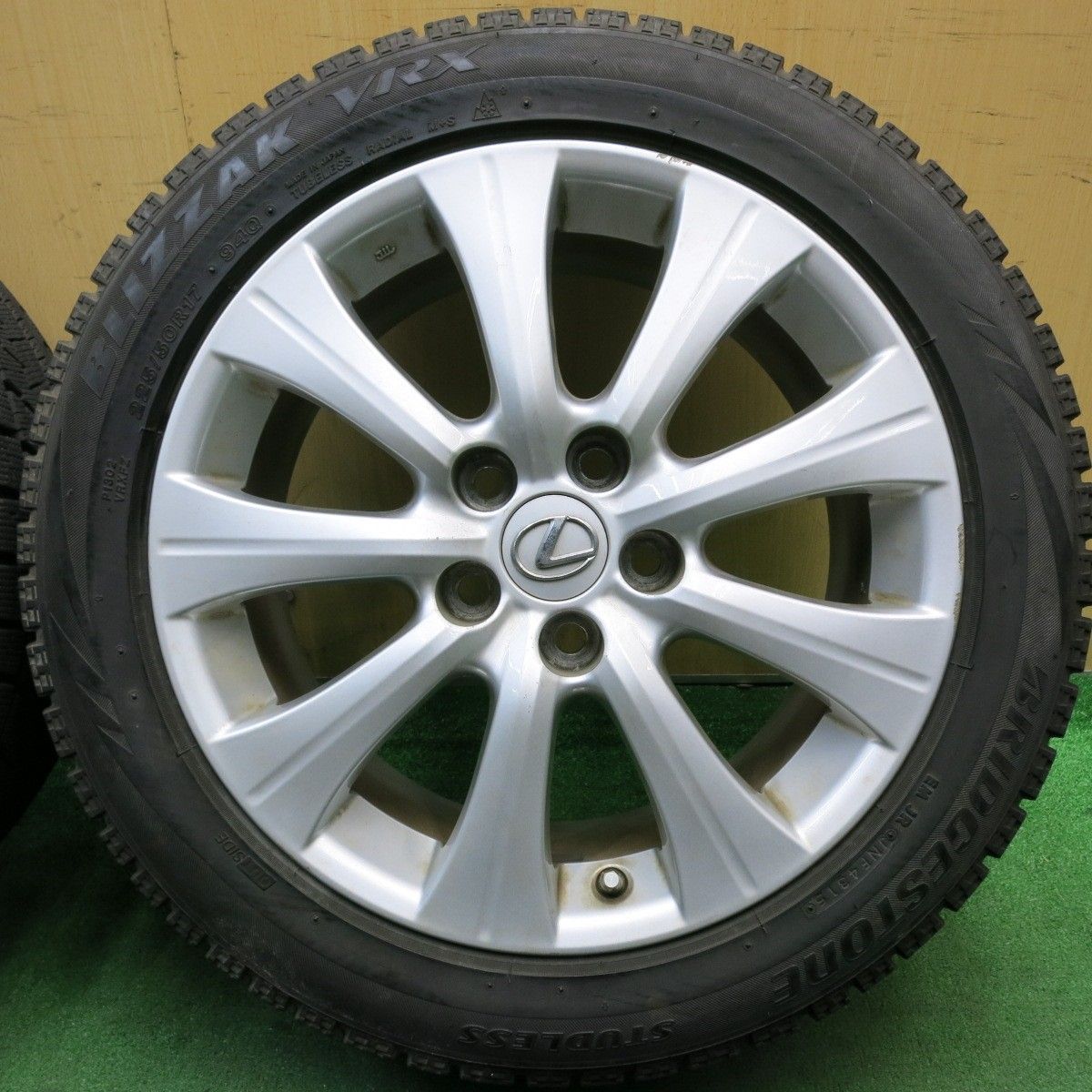【そこそこ美品】 レクサス純正アルミホイール付きスタッドレスタイヤ 17インチ センサー付き レクサス純正 スタッドレスタイヤ
