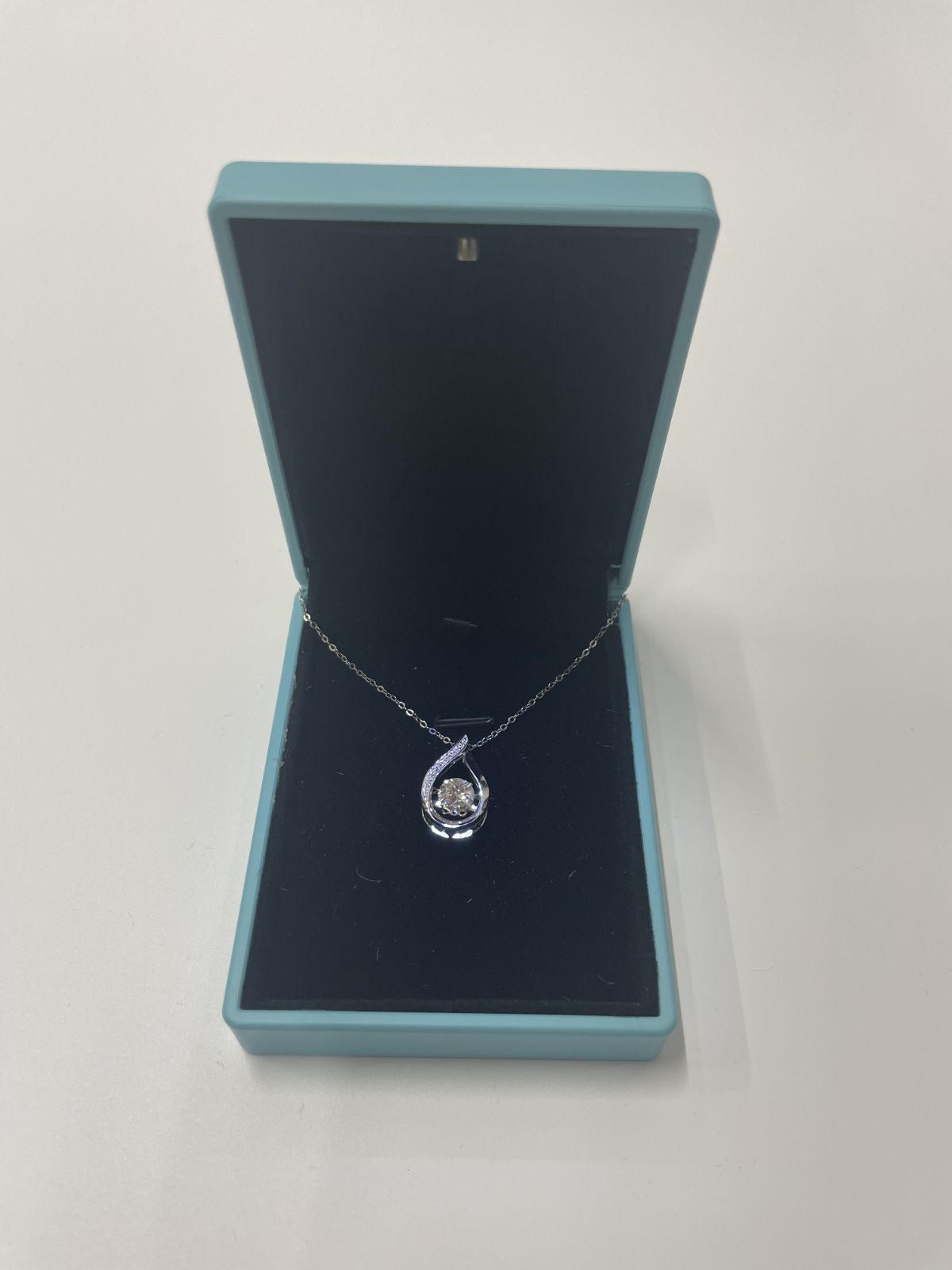 925シルバーネックレス BOX、チェーン付 モアサナイト 鑑定書