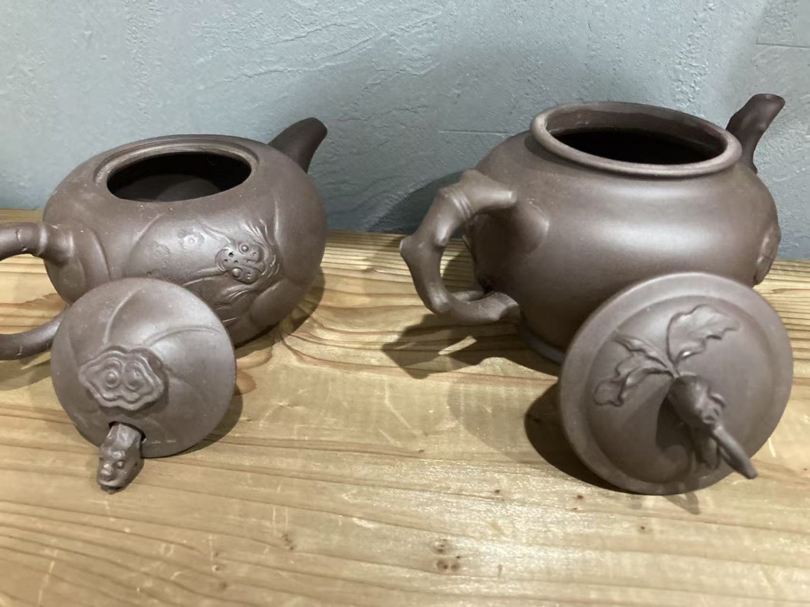 ＊中国古美術/朱泥紫砂梅花紋茶壺（底款：不明） 中国古美術/朱泥紫砂梅花紋茶壺（底款：不明）