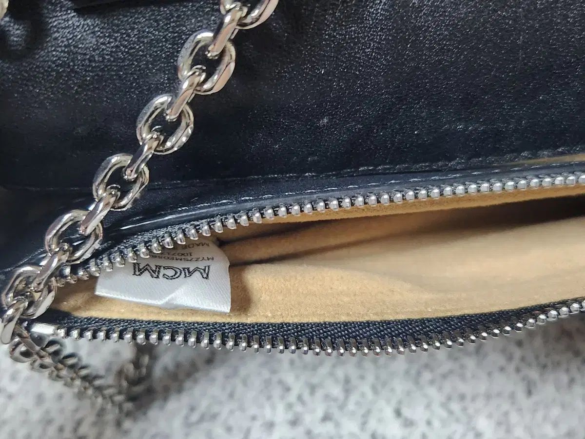MCM ヴィセトス チェーン ショルダーバッグとクロスバッグ