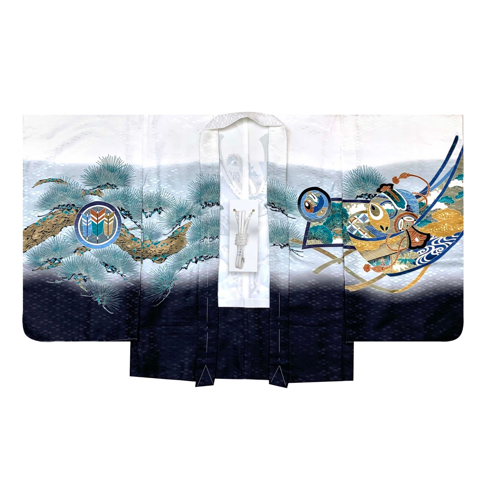 京都室町st 七五三 羽織 5歳 男の子 羽織紐付き 753 羽織り 着物用 お正月 節句などに 合繊 白 兜に軍配 御所車 NGTho 03 W