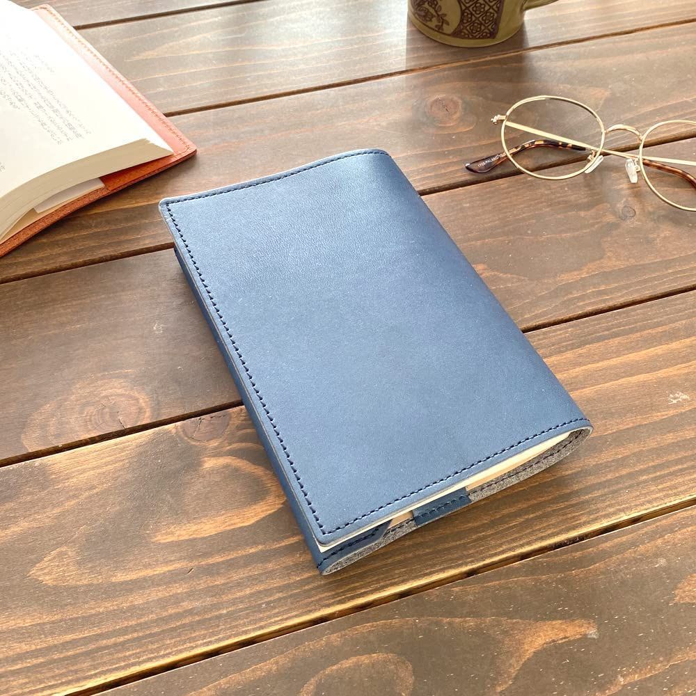 メルカリshops ブックカバー 革 栃木レザー 文庫本サイズ ネイビー 紺 日本製 かっこいい