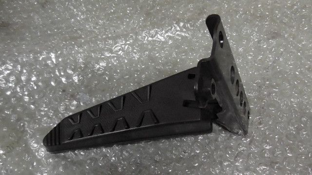 トリシティ125(SEC1J)　フートステップ（MIKI TAKA） トリシティ125 SEC1J-005xxx の タンデムステップ *1725931327 中古