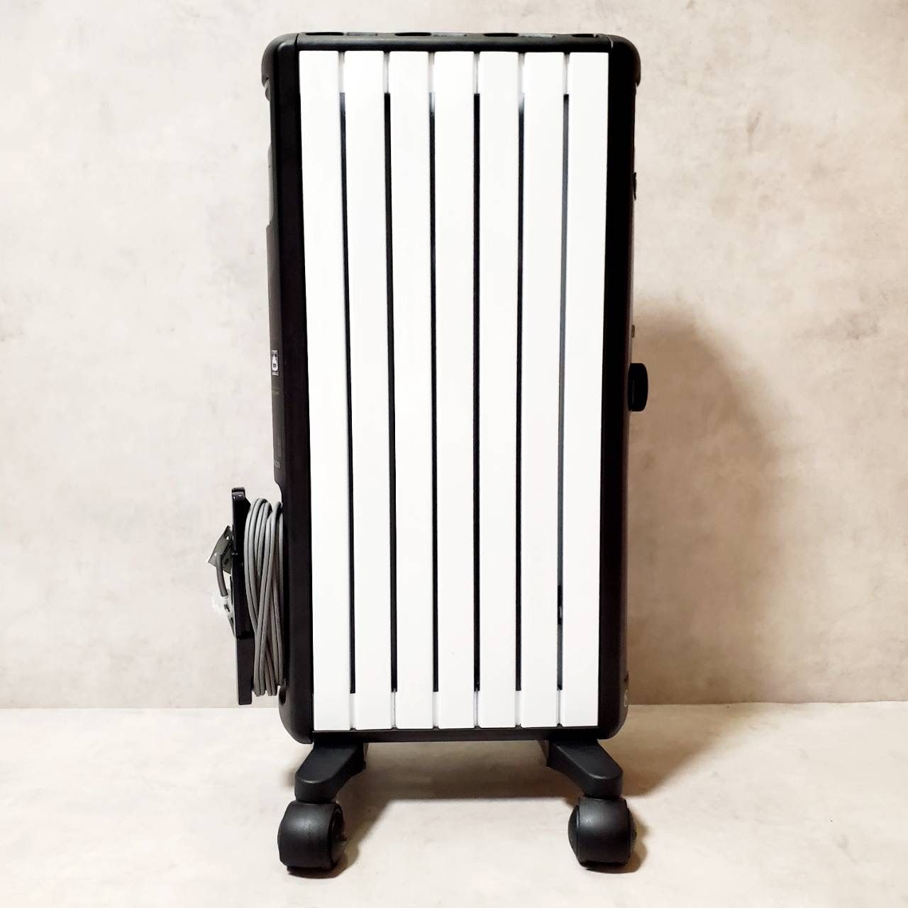 デロンギ マルチダイナミックヒーター MDHU09-BK ピュアホワイト×マットブラック 900W 木造6畳|鉄筋8畳 タイマー機能 チャイルドロック 転倒時自動電源遮断 安全設計 WWW_KANDAIZUMI_COM