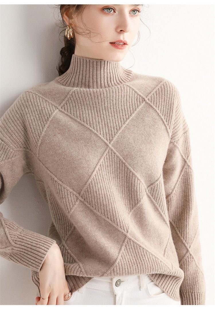 グレー ケーブル編み タートルネックスヌード⭐️used美品⭐️かぐれ GU ライトグレー タートルネック セーター - メルカリ