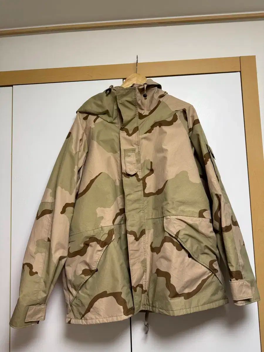 【雷市場（ポンジャン）商品韓国直送】 米軍 ゴアテックス デザートカモ ECWCS コールドパーカー/ナイト
