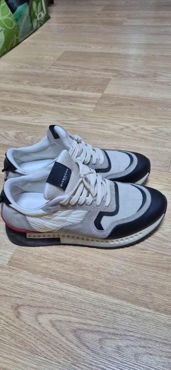 ジバンシィ レディース スニーカー BE0030E1L9 148 GIVENCHY(ジバンシィ) スニーカー (スニーカー) - メルカリ