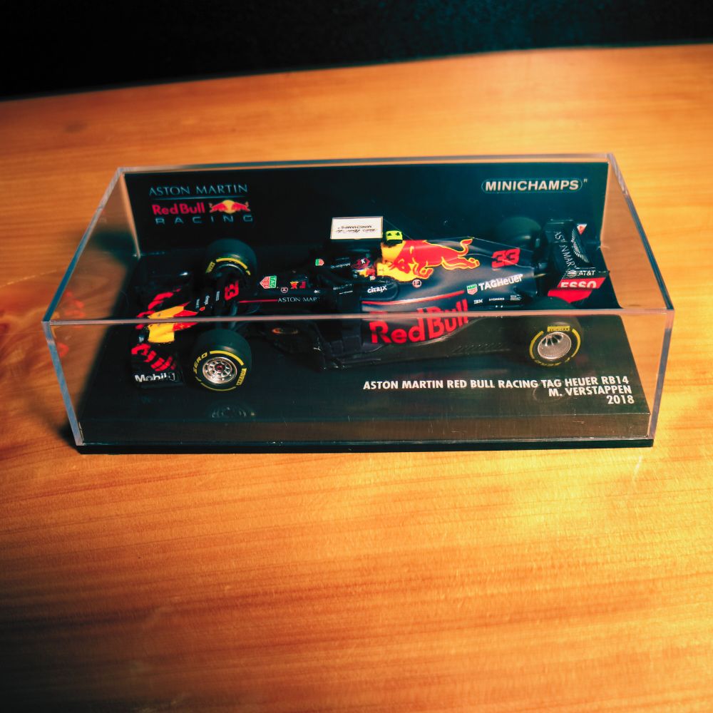 TAKAHIRO クッション