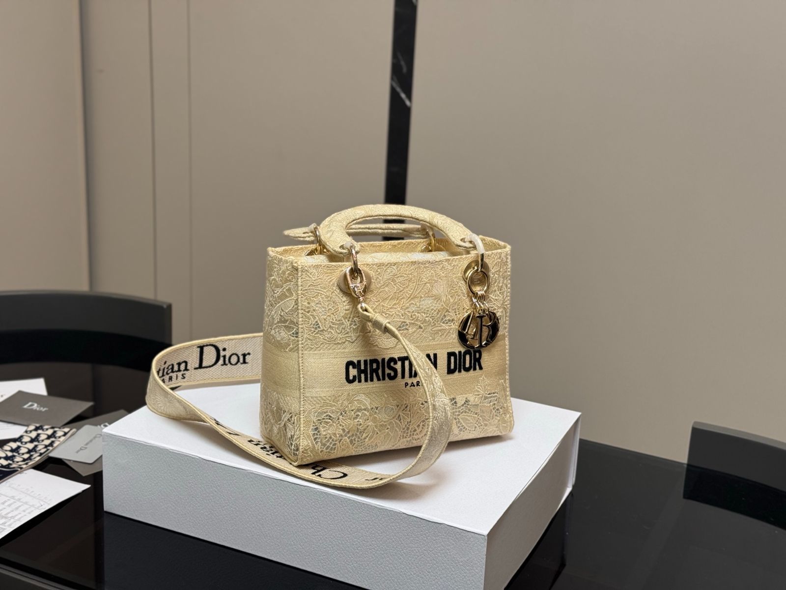今日特価】DIOR Lady Dior 刺繍デザイン ハンドバッグ-WTO輸入2