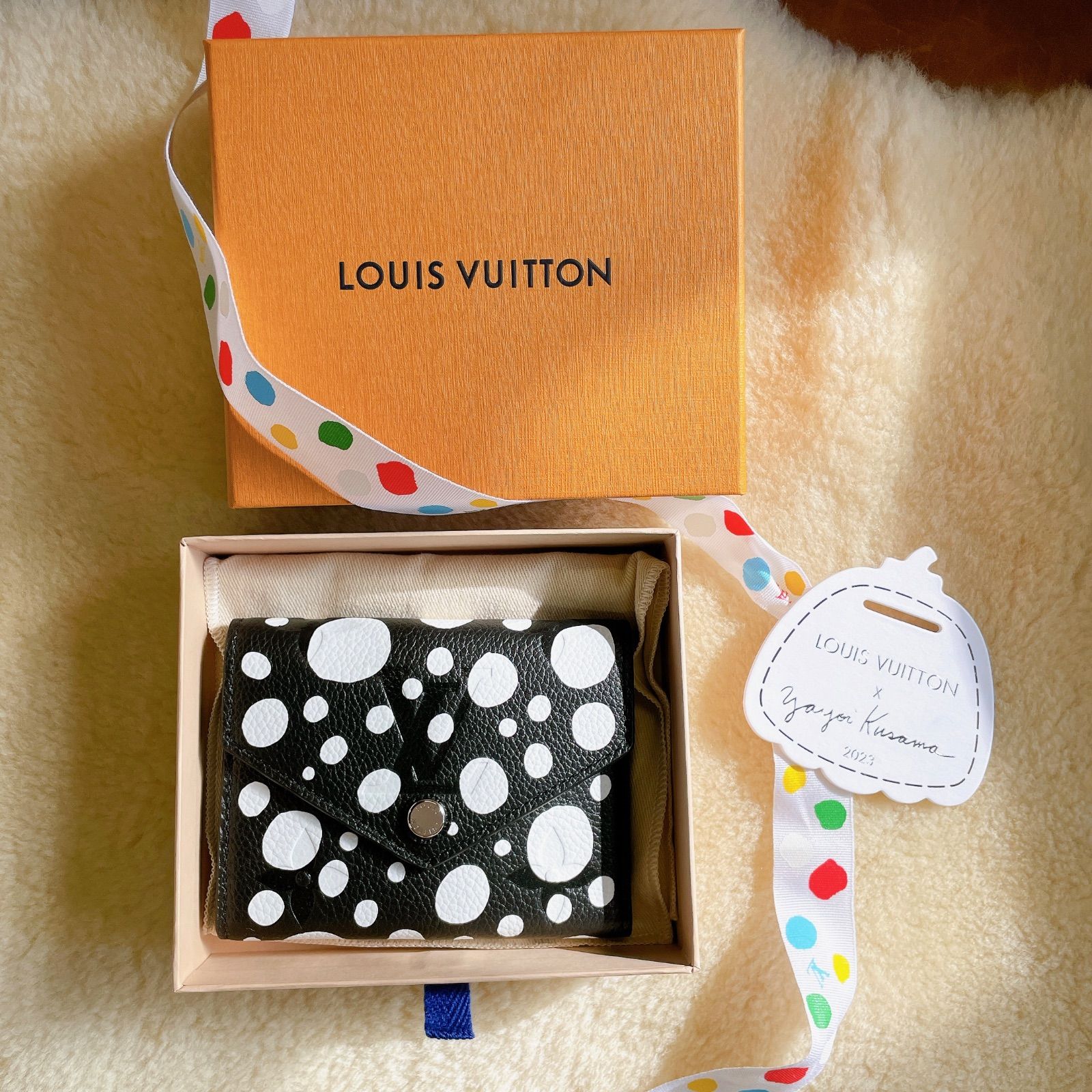 コラボ《コンパクト》Louis Vuitton ヴィクトリーヌウォレット