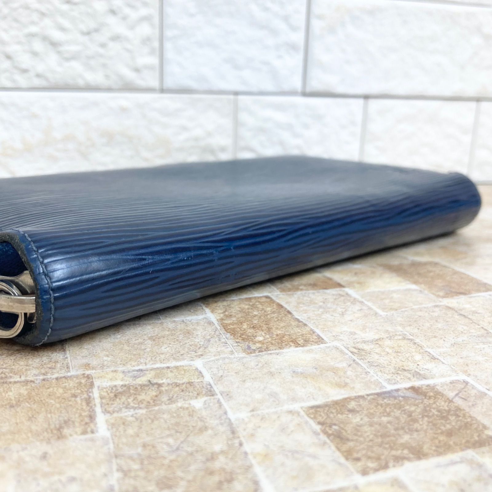 希少カラー】LOUIS VUITTON ルイヴィトン ジッピーウォレット エピ