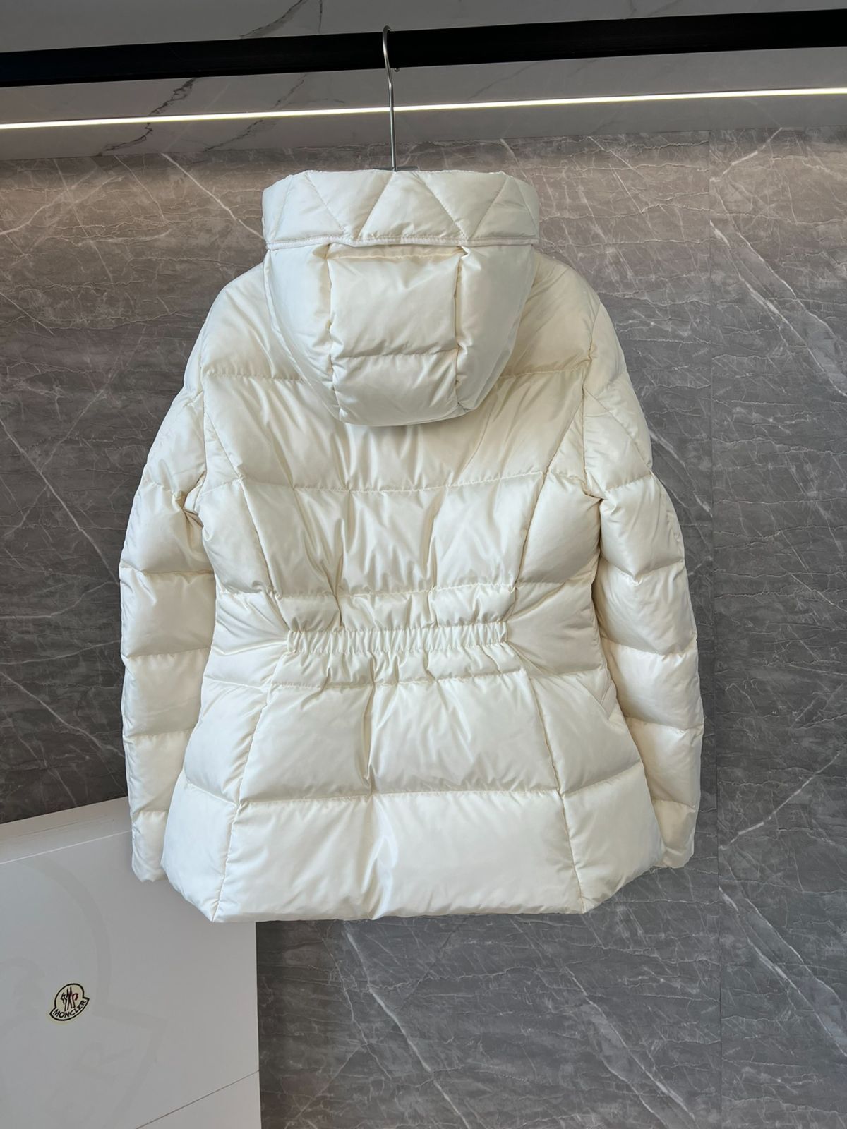 MONCLERモンクレール ミルクホワイト avoceショートレディース