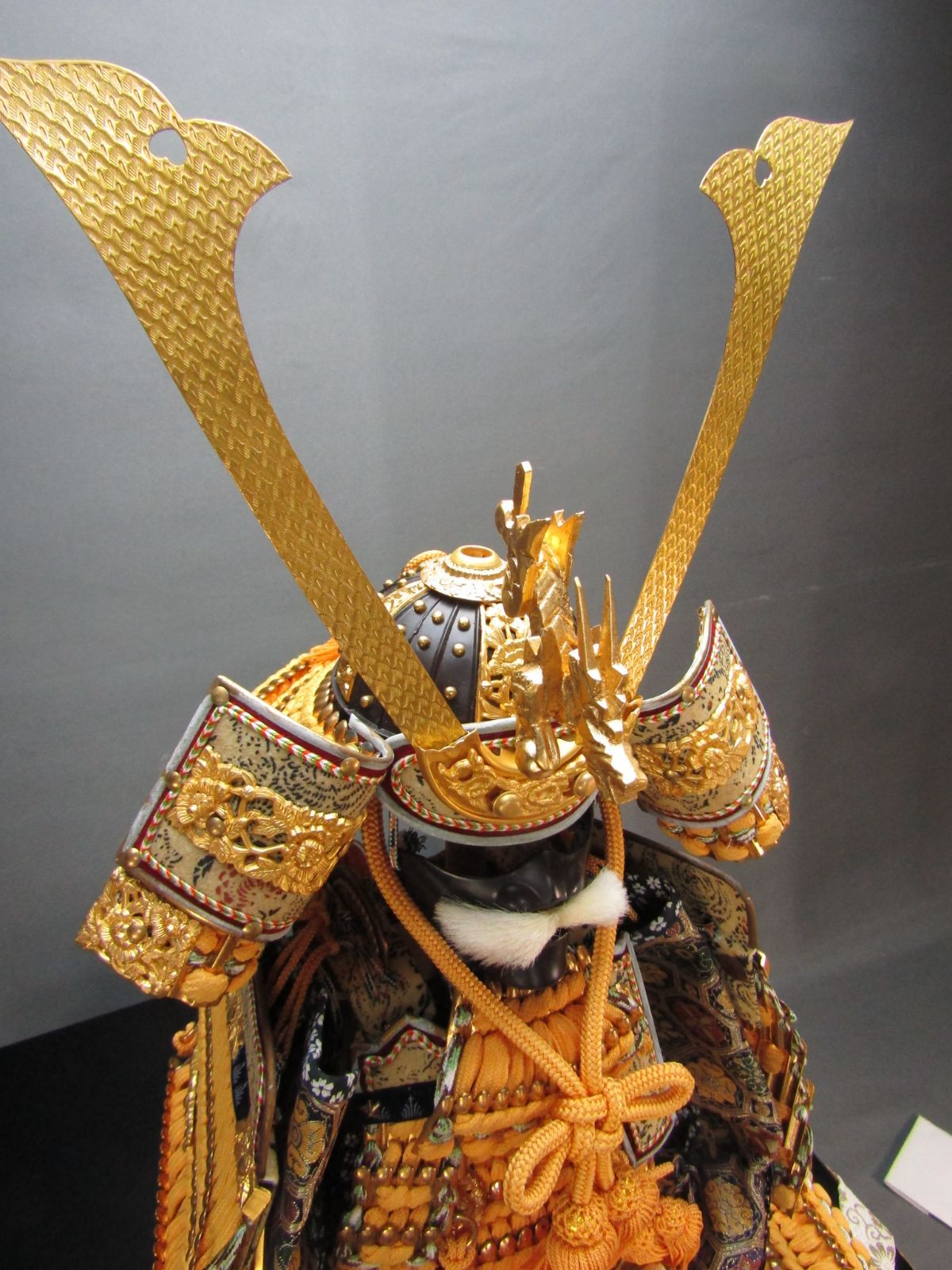 五月人形 鎧飾り 「金小札緋縅之大鎧」 端午の節句 甲冑 豊泉作 五月人形 鎧飾り 「金小札緋縅之大鎧」 端午の節句 甲冑 豊泉作