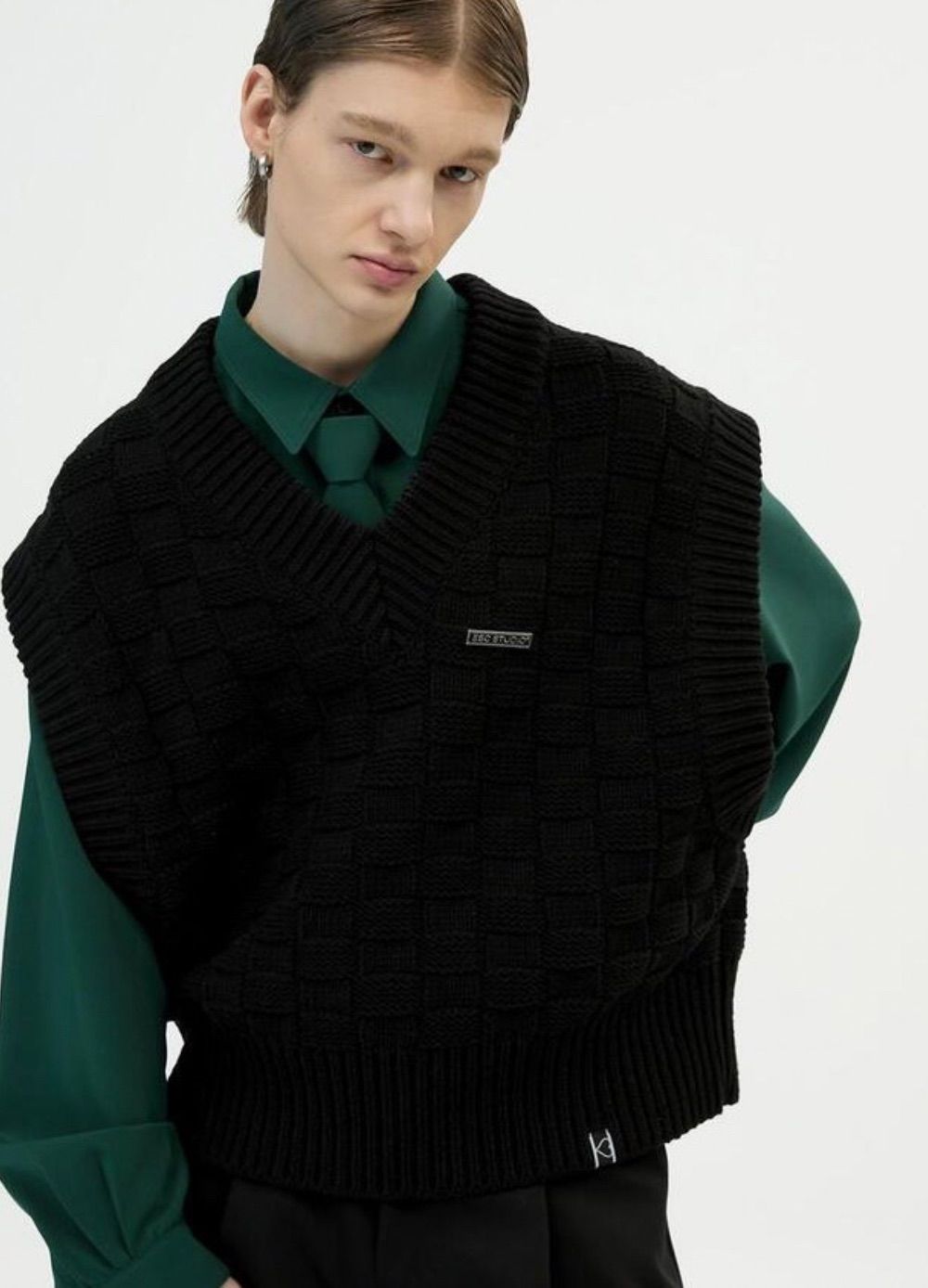 ESC STUDIO】v-neck knit vest and brooch - メルカリ