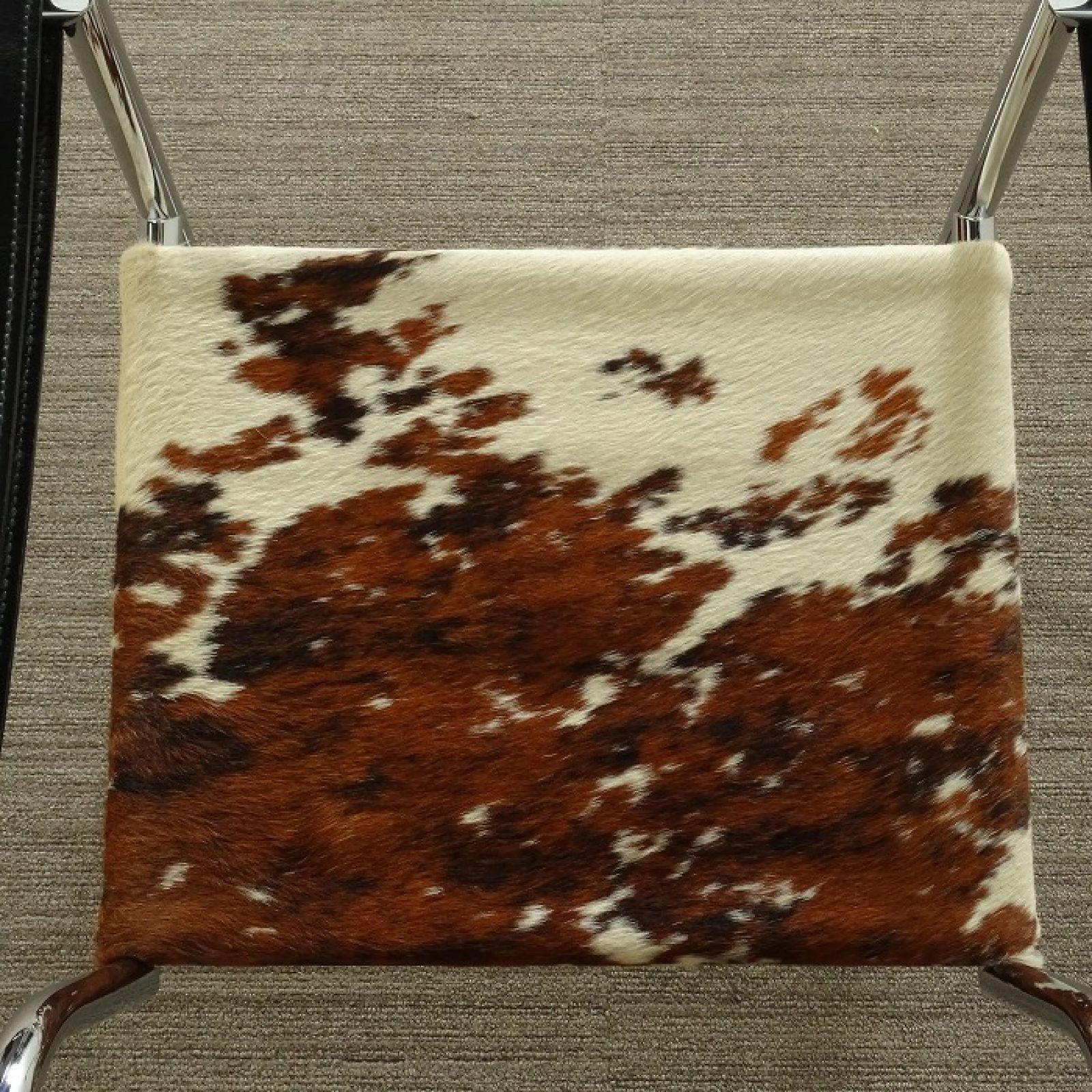 仔牛毛皮 白黒茶混