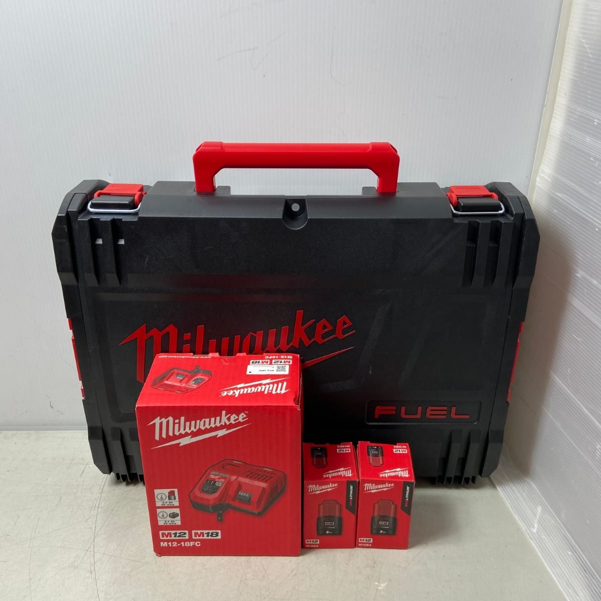 ΦΦMilwaukee インパクトレンチ 12v M12 FIW2F12 レッド