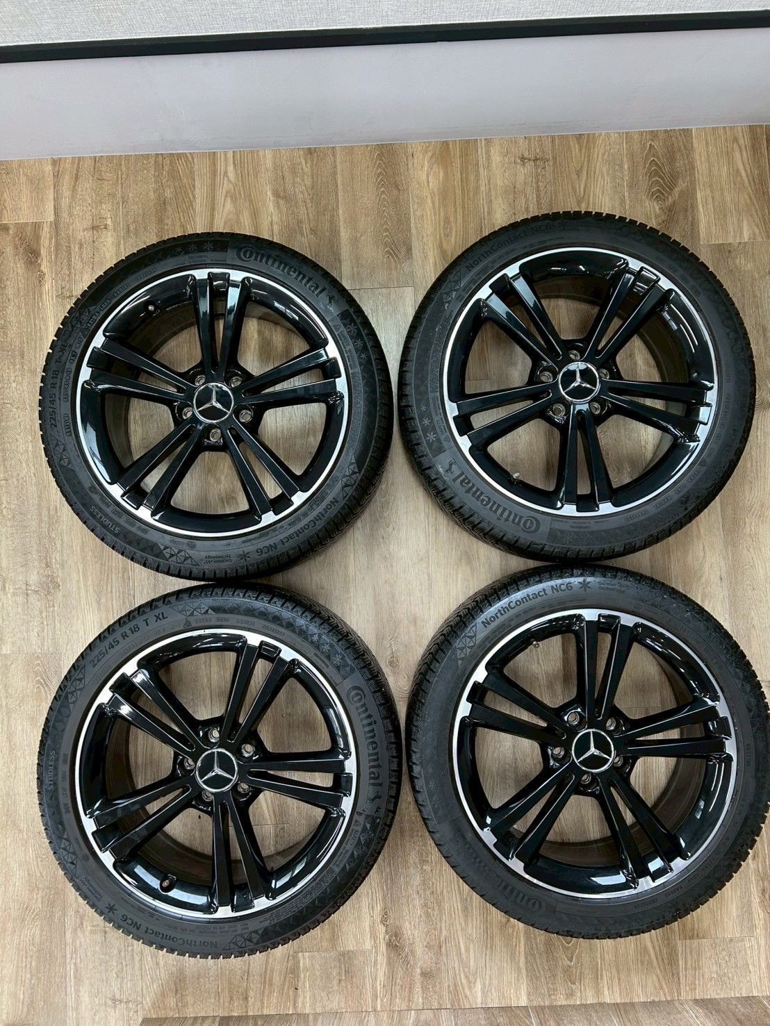 【美品】ベンツCLA純正225/45R18 タイヤ・ホイールセット 送料無料】【美品】ベンツ 純正18インチホイール×スタッドレス