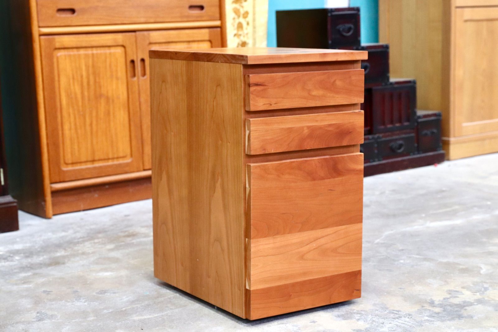 GMIK527○レグナテック Leaves リーヴス デスクワゴン サイドチェスト ワゴン 引出し チェリー材 北欧スタイル キャスター付き 定価7.15万