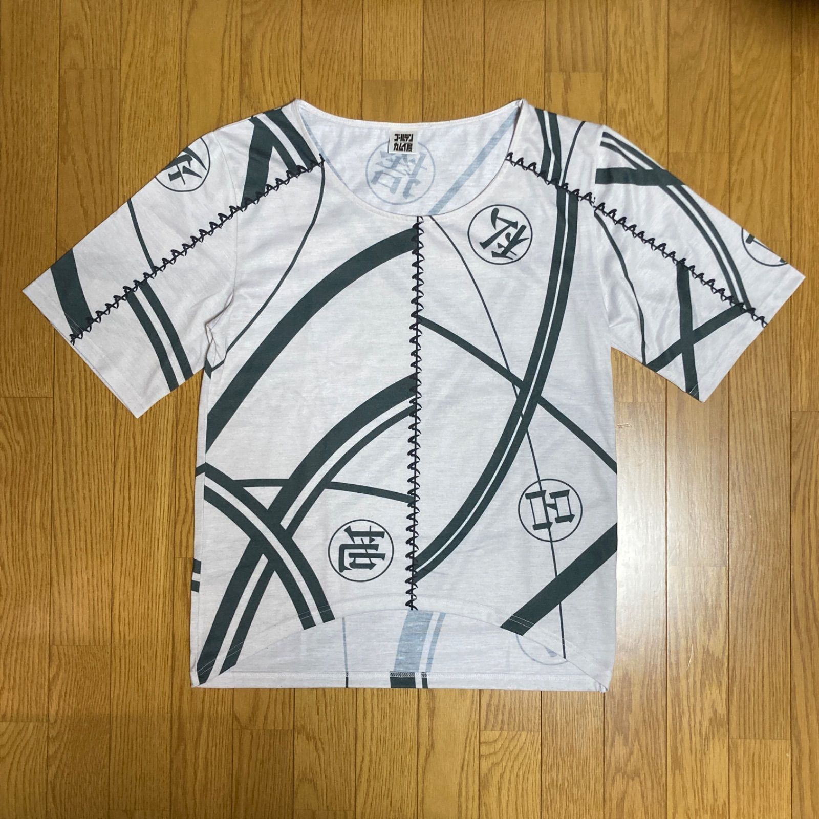 ゴールデンカムイ ゴールデンカムイ展 囚人暗号Tシャツ Amazon.co.jp: 金カム ゴールデンカムイ展 囚人暗号Tシャツ 刺青