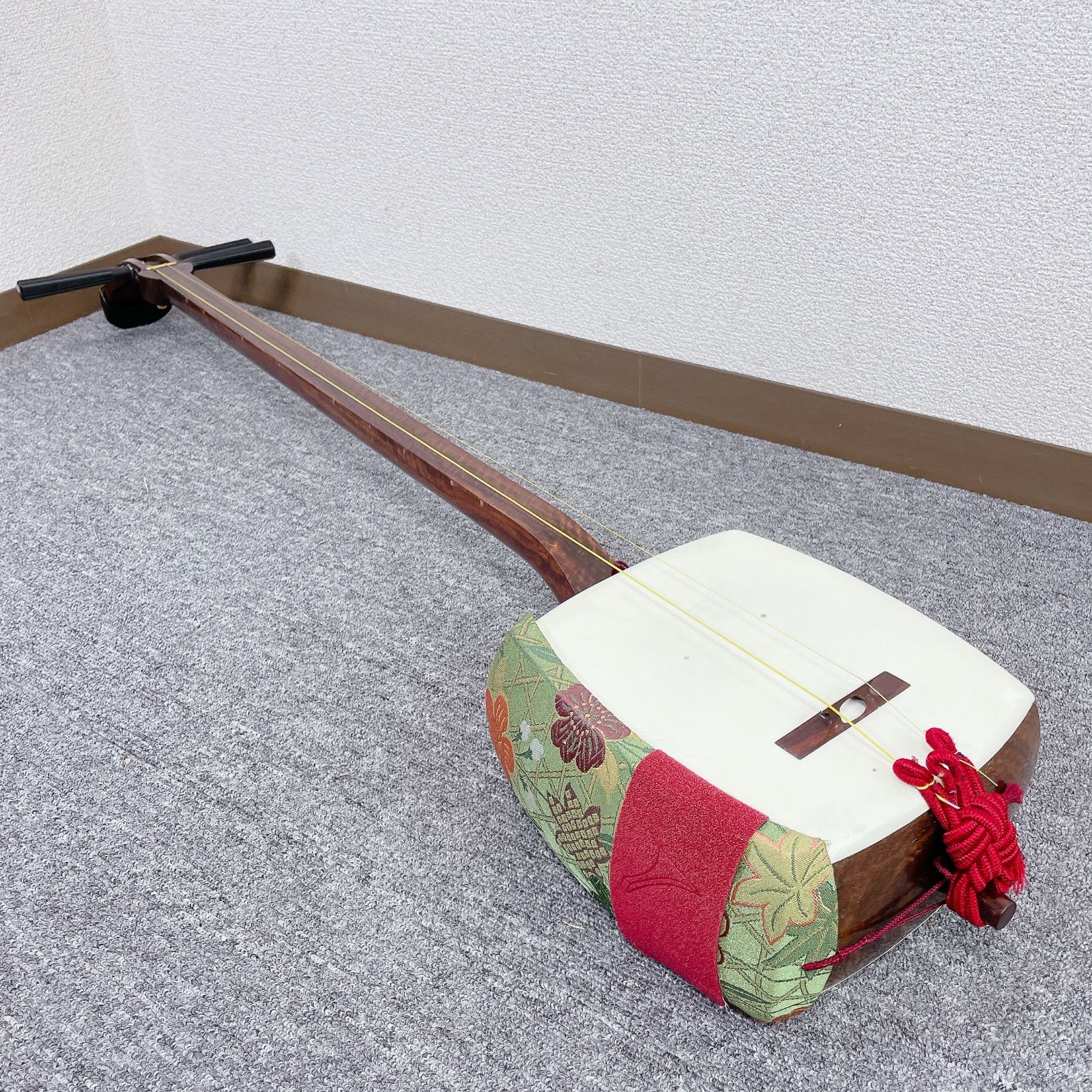 細棹三味線 綾杉胴 トチ紅木 二本溝 金細 東さわり 和楽器