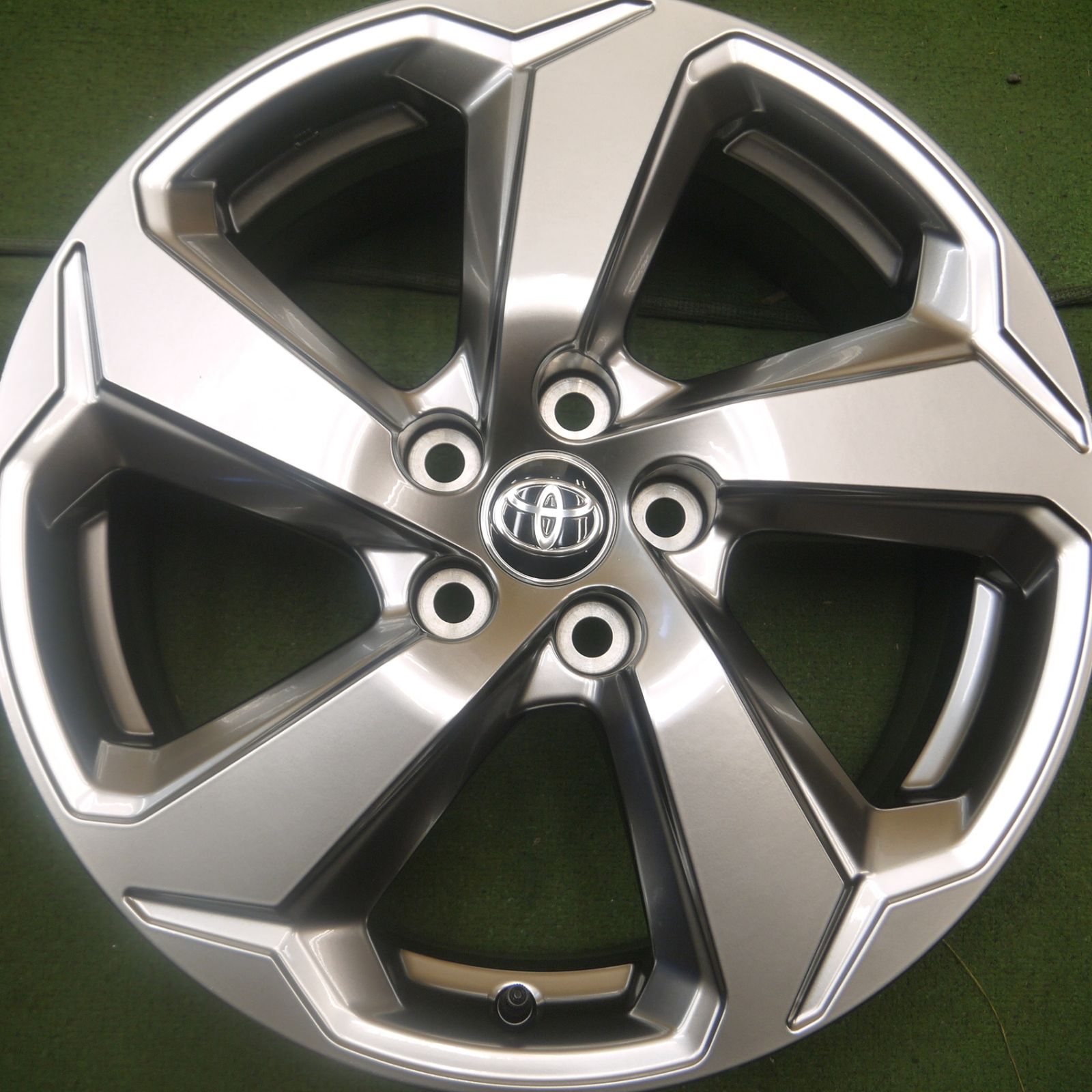 RAV4 HYBRID G 純正18インチ タイヤ・ホイールセット RAV4 HYBRID G