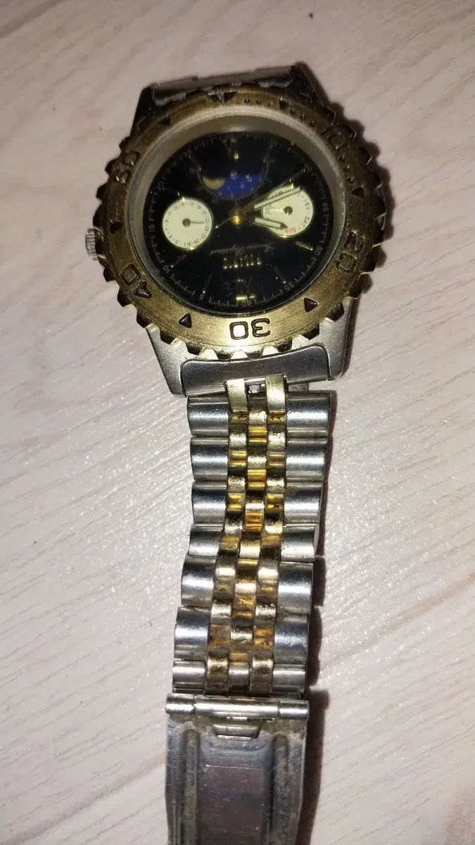 GUESS ヴィンテージ ムーンフェイズ 時計