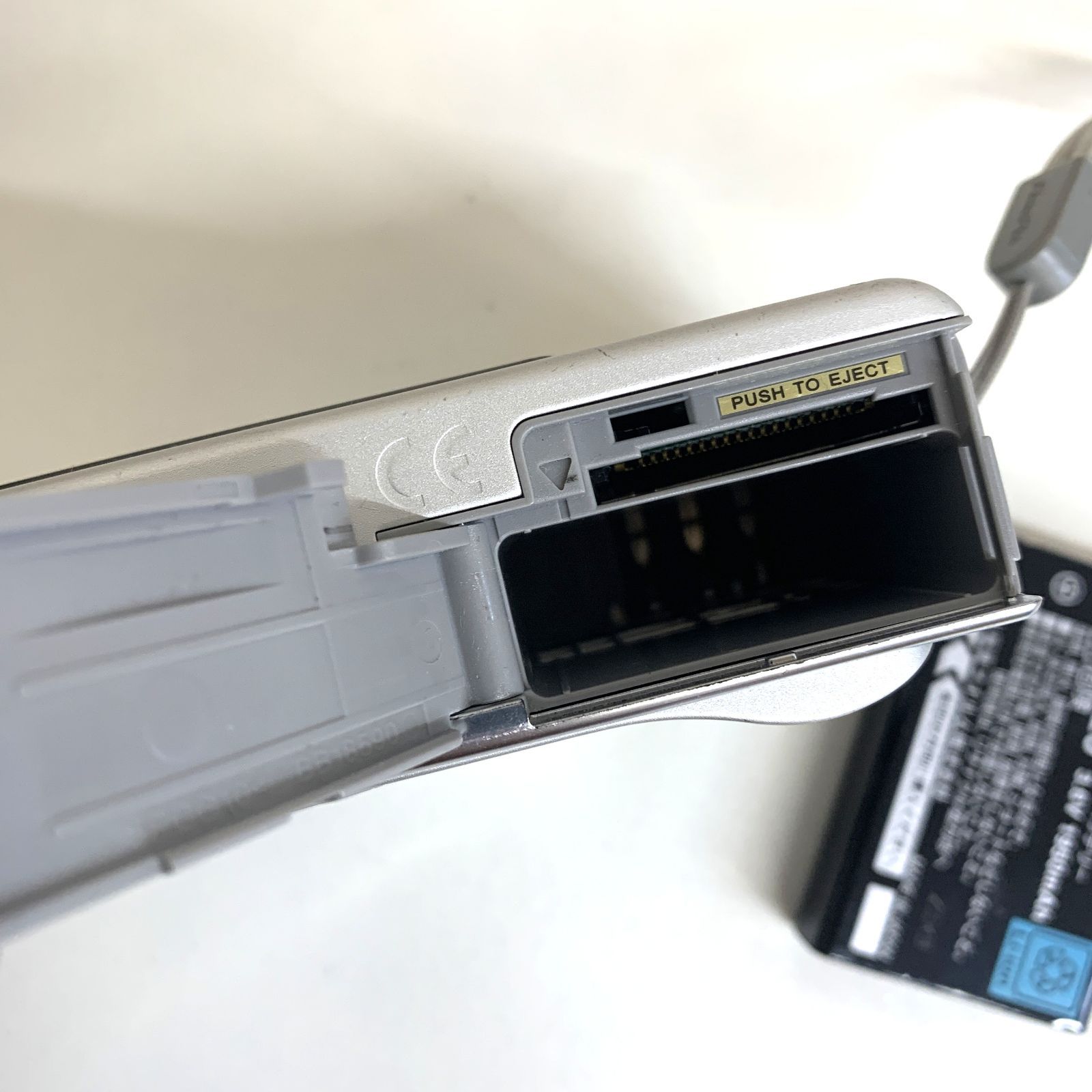 東洋印刷 連続カラーラベル MT8CB ブルー ＜1ケース＞ たのめーる東洋印刷 ナナクリエイト 連続ラベル(剥離紙ブルー) 8×10