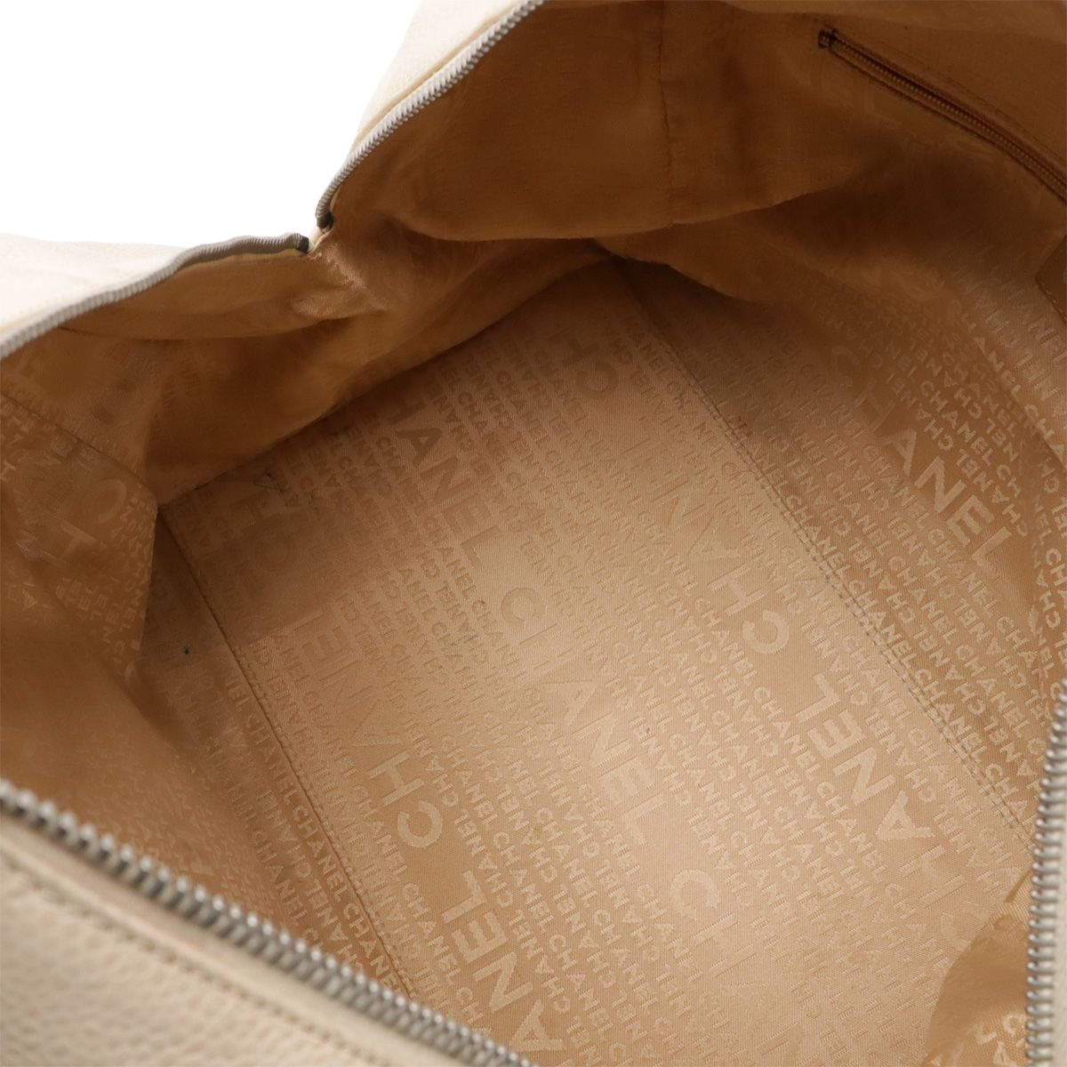 CHANEL ハンドバッグ レザー ライトベージュ シルバー金具 ロゴ タッセル CHANEL ハンドバッグ レザー ライトベージュ シルバー金具 ロゴ