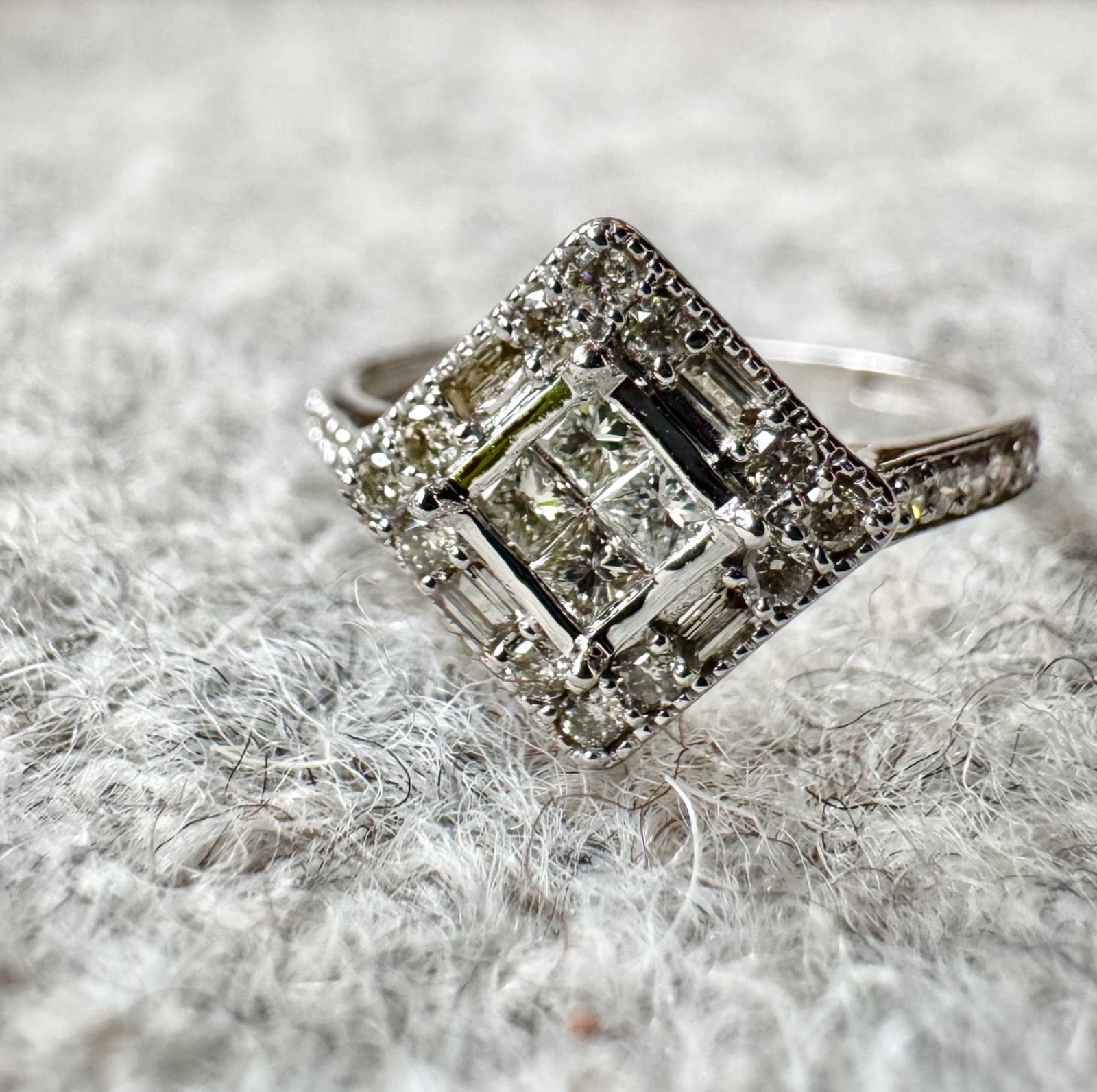 3種カットダイヤモンド◇K18WG*8号*バケットカットダイヤモンドリング  